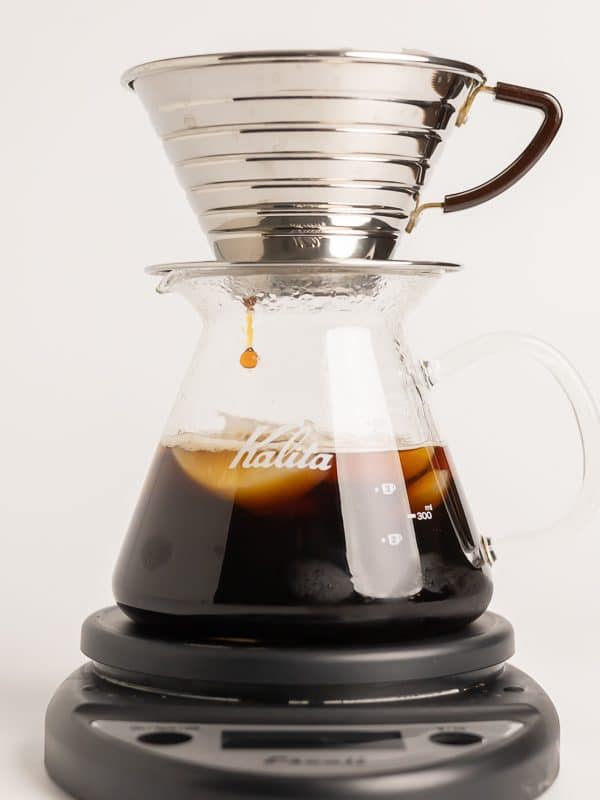 https://frothymonkey.com/wp-content/uploads/2023/04/2023-04-Iced-Kalita-Wave-Brew-Guide_WEB-11-edited.jpg